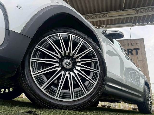 MERCEDES BENZ GLB