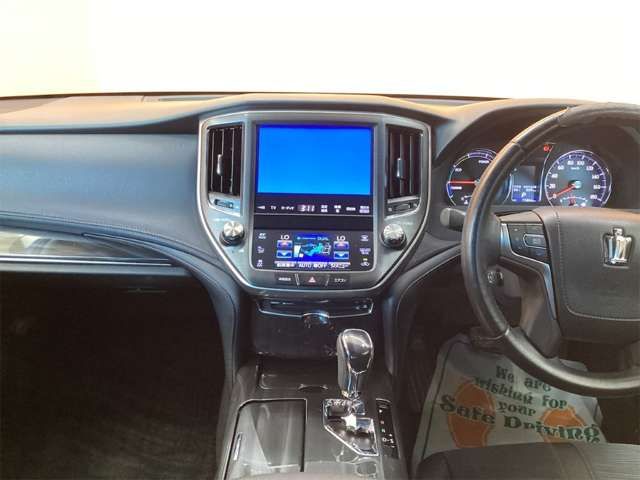CROWN sedan hybrid