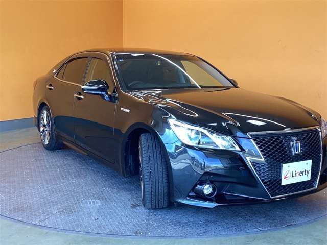 CROWN sedan hybrid