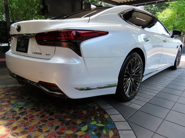 LEXUS LS500h 4WD
