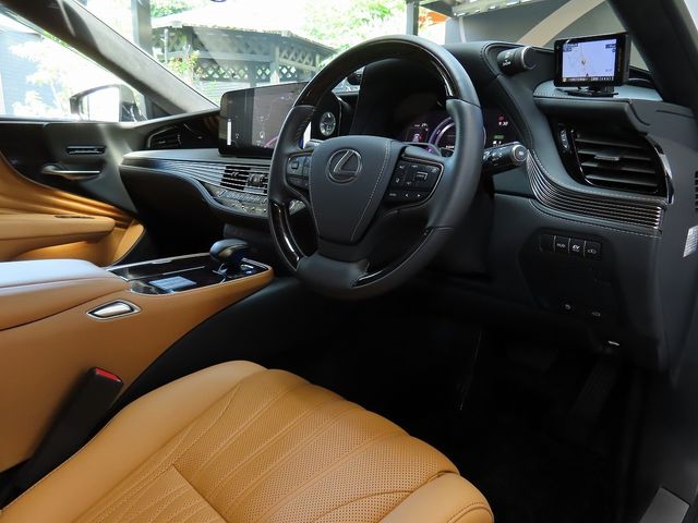 LEXUS LS500h 4WD