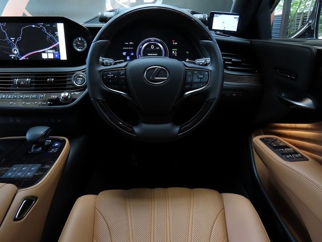 LEXUS LS500h 4WD