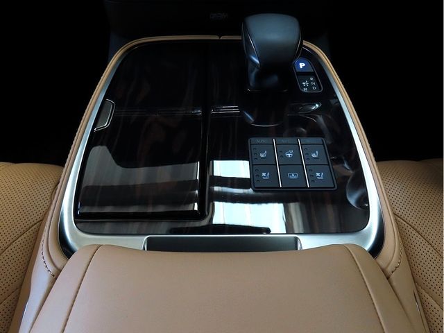 LEXUS LS500h 4WD