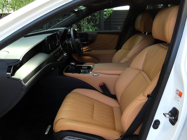 LEXUS LS500h 4WD