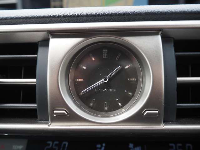 LEXUS IS300h