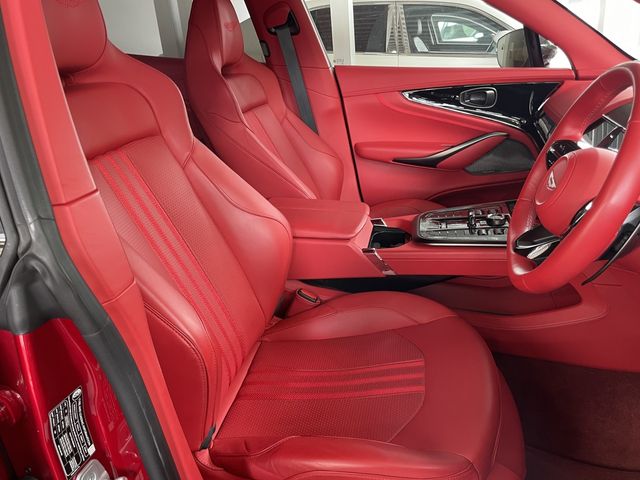ASTON MARTIN SUV