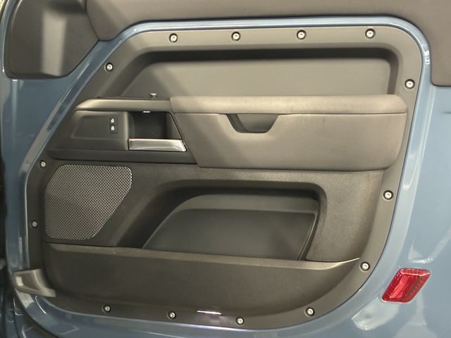 ROVER DEFENDER