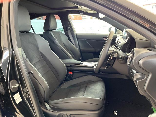 LEXUS IS300