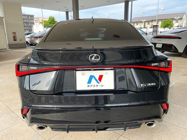 LEXUS IS300
