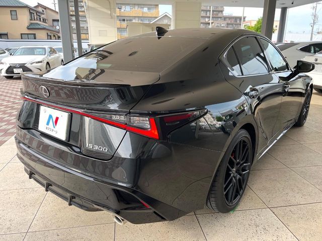 LEXUS IS300