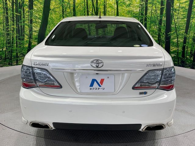 CROWN sedan hybrid