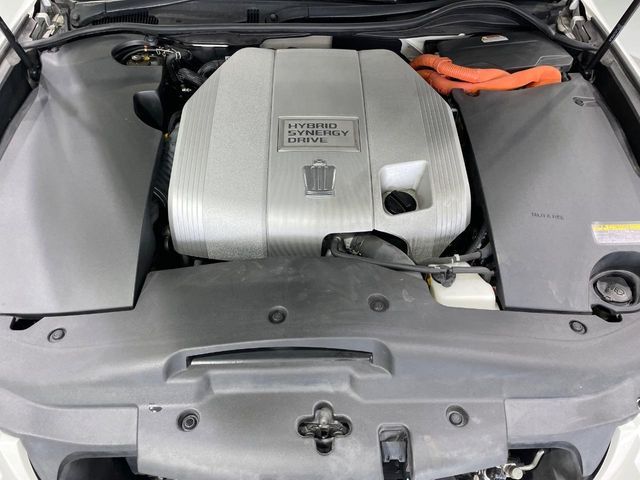 CROWN sedan hybrid