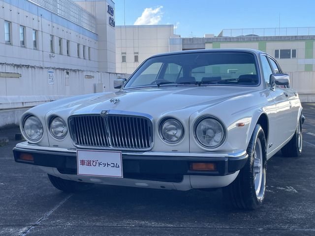 JAGUAR XJseries sedan