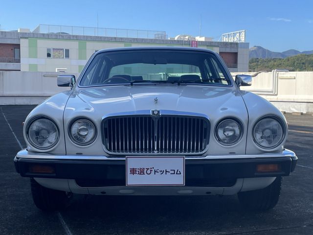 JAGUAR XJseries sedan