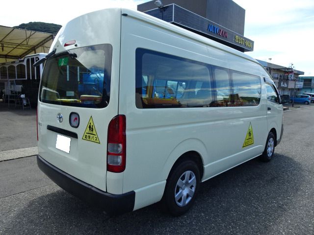 HIACE COMMUTER