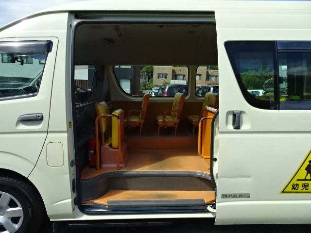 HIACE COMMUTER