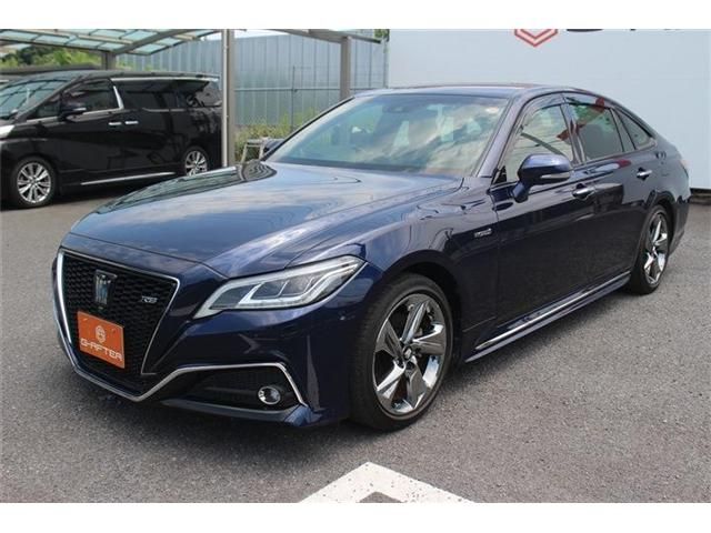 CROWN sedan hybrid