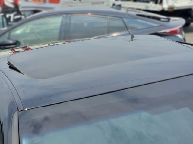 CROWN sedan hybrid