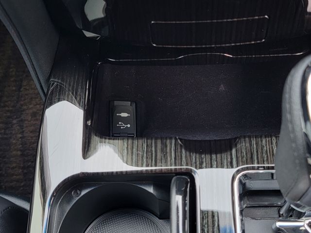 CROWN sedan hybrid