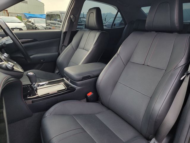 CROWN sedan hybrid