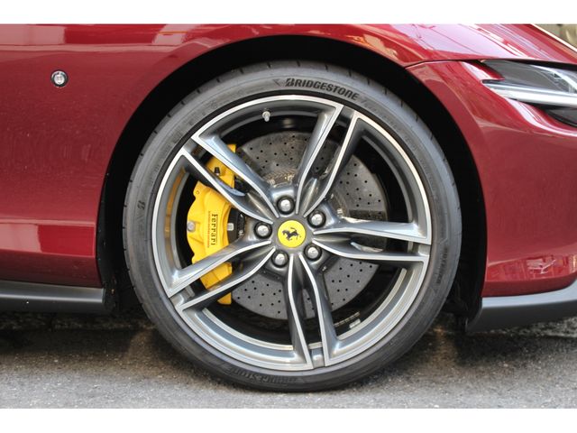 FERRARI Roma