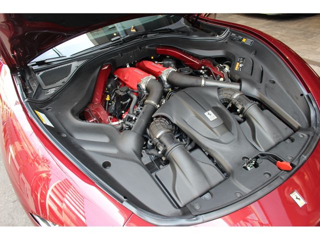 FERRARI Roma