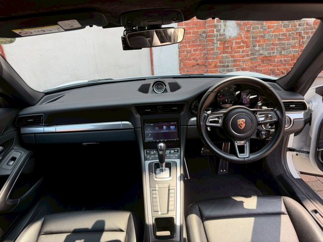 PORSCHE 911