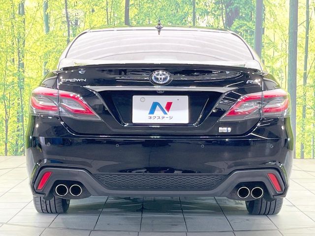 CROWN sedan hybrid