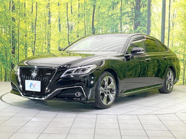 CROWN sedan hybrid
