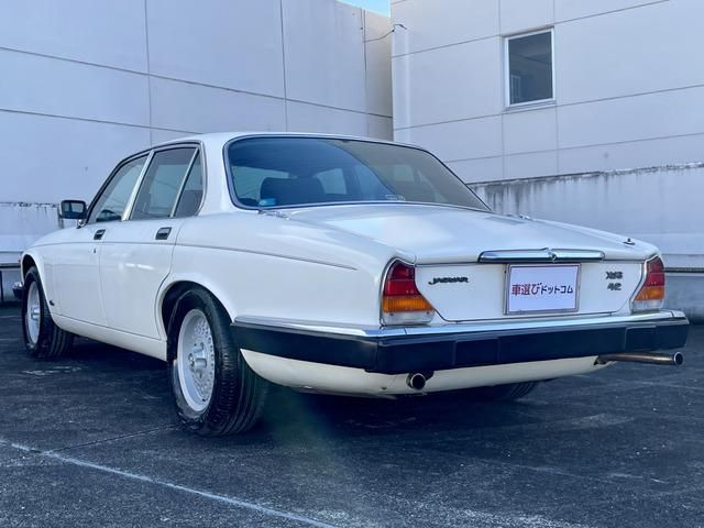 JAGUAR XJseries sedan