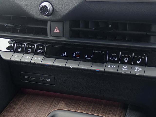 CROWN sedan hybrid