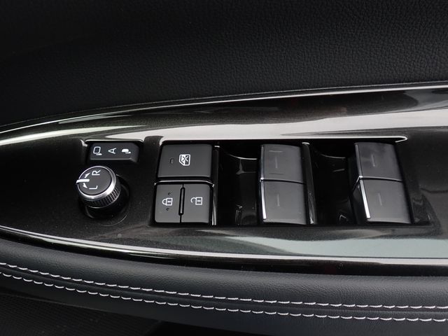 CROWN sedan hybrid