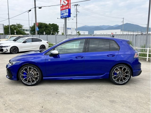 VOLKSWAGEN GOLF R