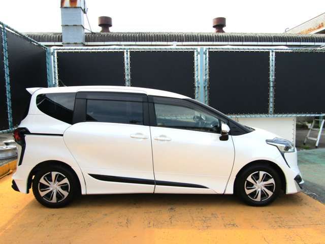 SIENTA HYBRID