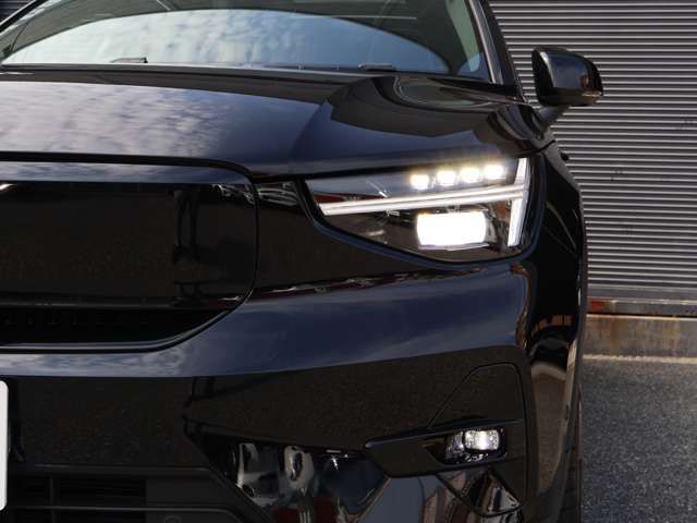 VOLVO EX40