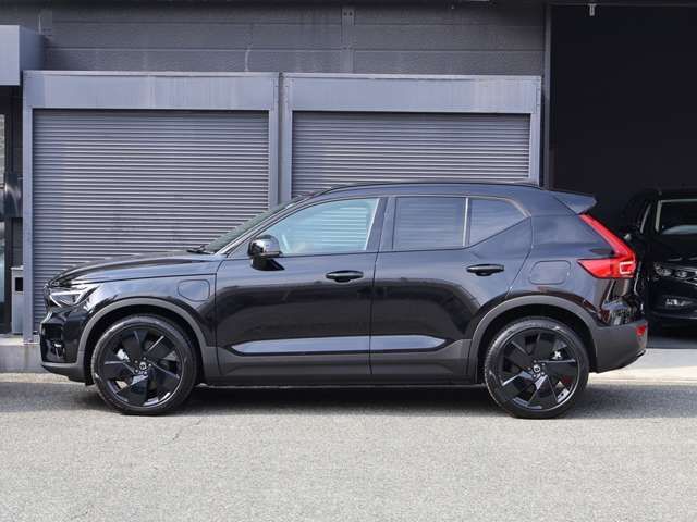 VOLVO EX40