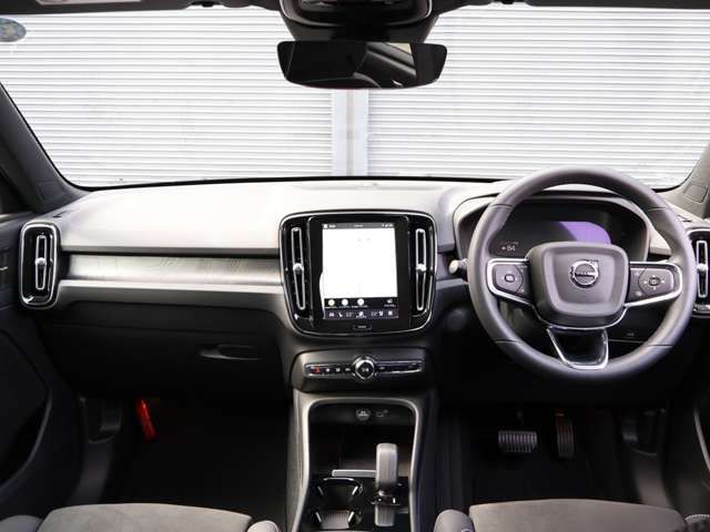 VOLVO EX40