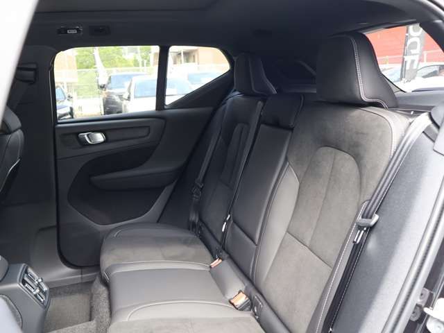 VOLVO EX40