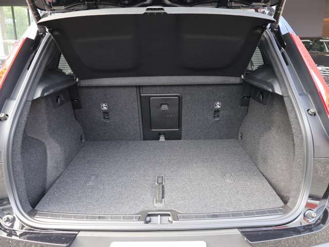 VOLVO EX40