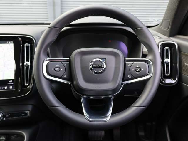 VOLVO EX40