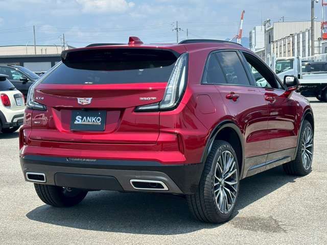 CADILLAC XT4