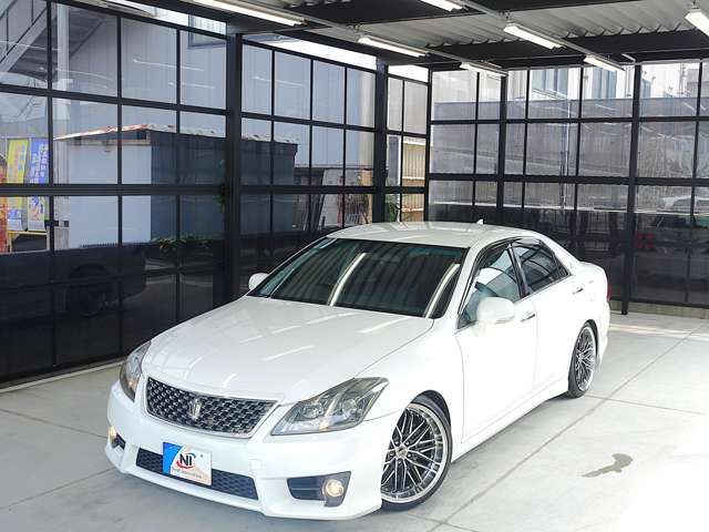 CROWN sedan