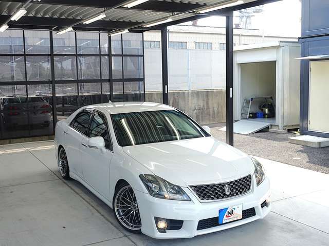 CROWN sedan