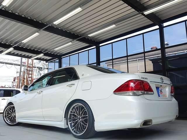CROWN sedan