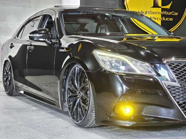 CROWN sedan hybrid
