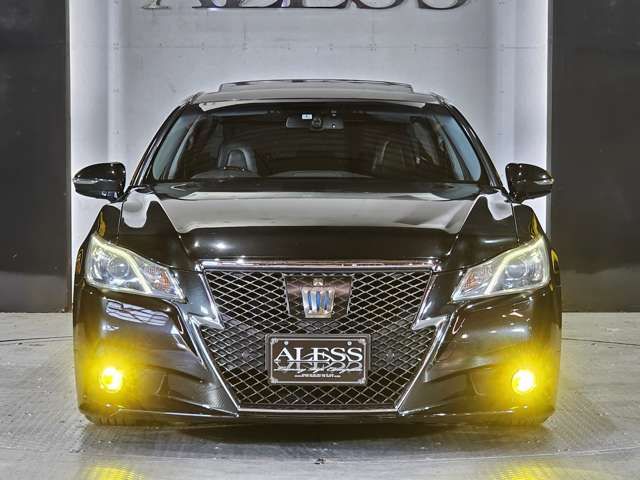 CROWN sedan hybrid