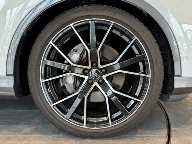 AUDI  Q7