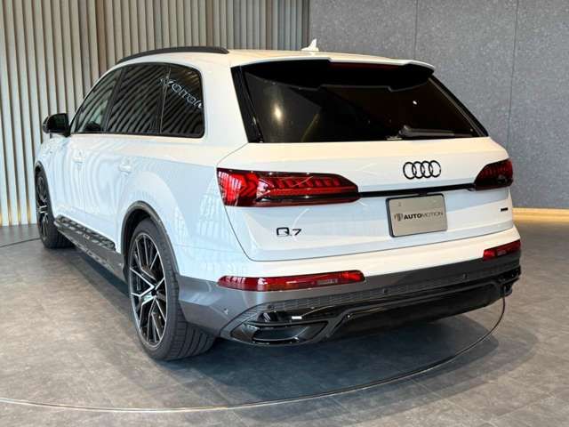 AUDI  Q7