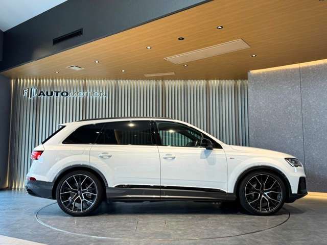 AUDI  Q7