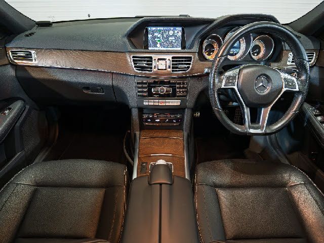 MERCEDES BENZ E class sedan